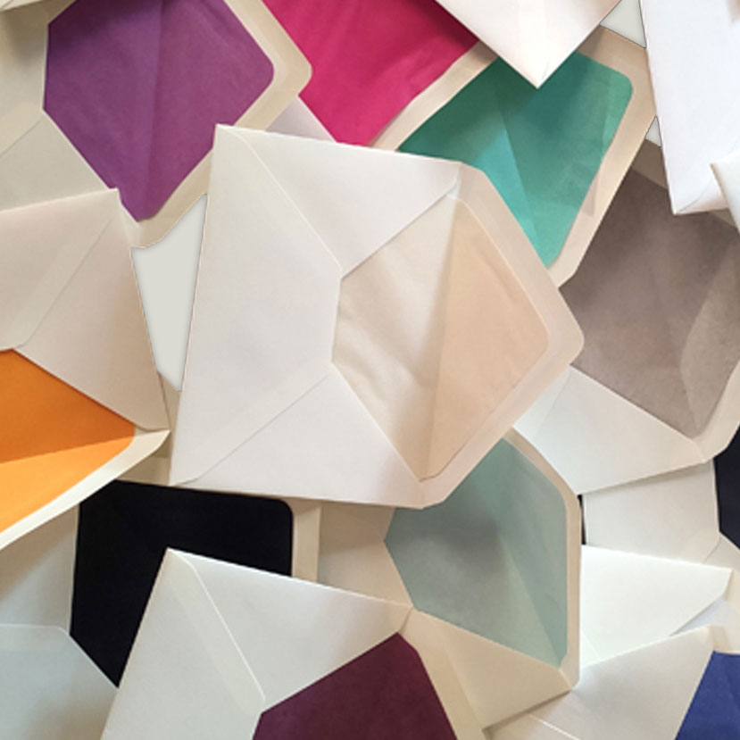 Kuverts in verschiedenen Farben